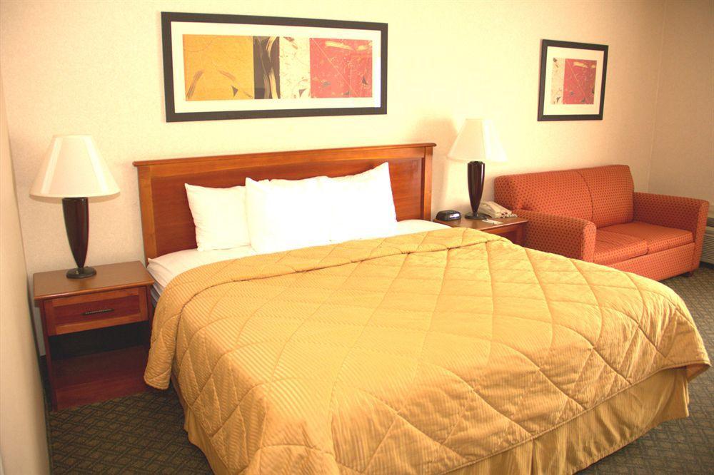 Comfort Inn & Suites Airport Сиракьюс Экстерьер фото
