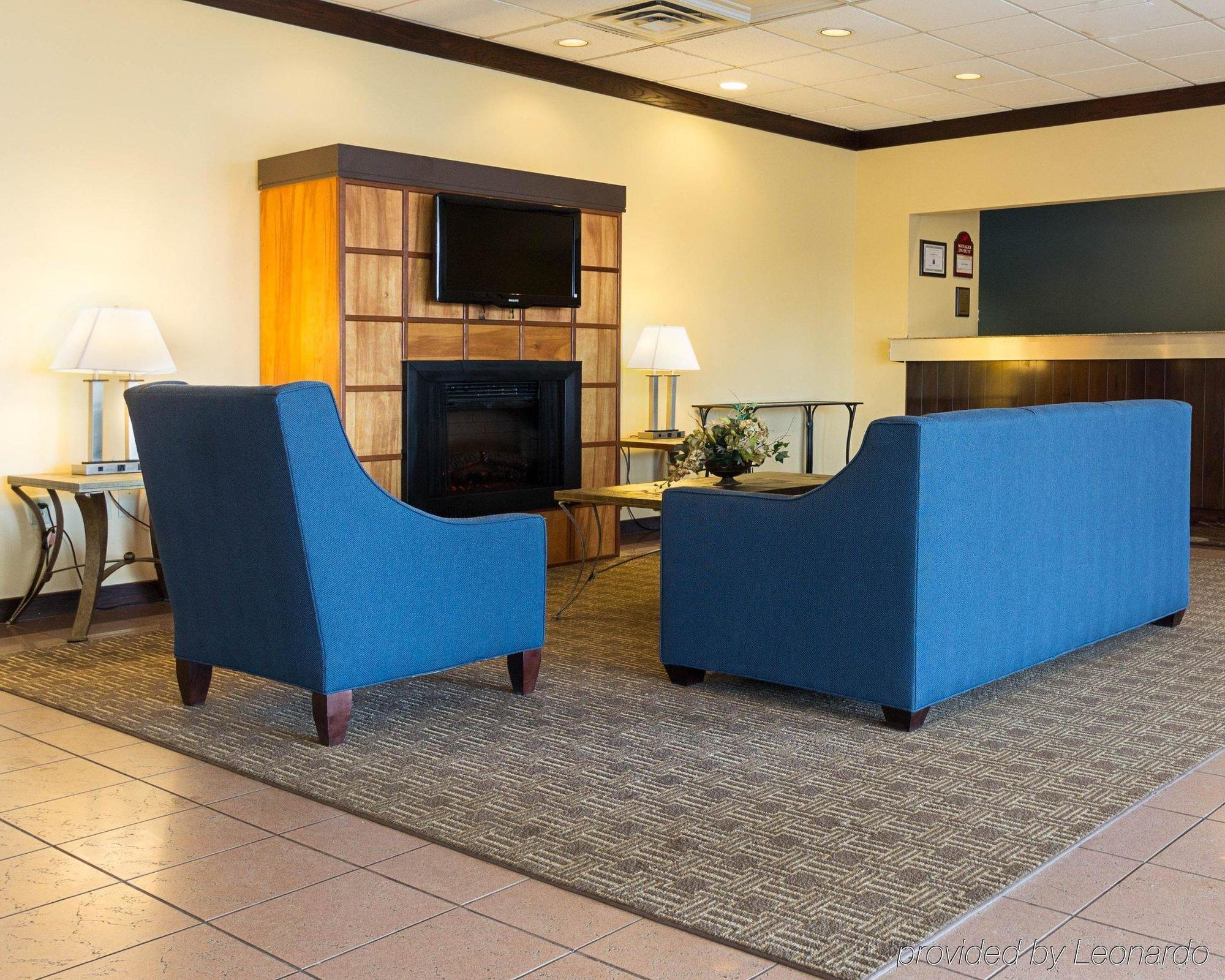 Comfort Inn & Suites Airport Сиракьюс Экстерьер фото
