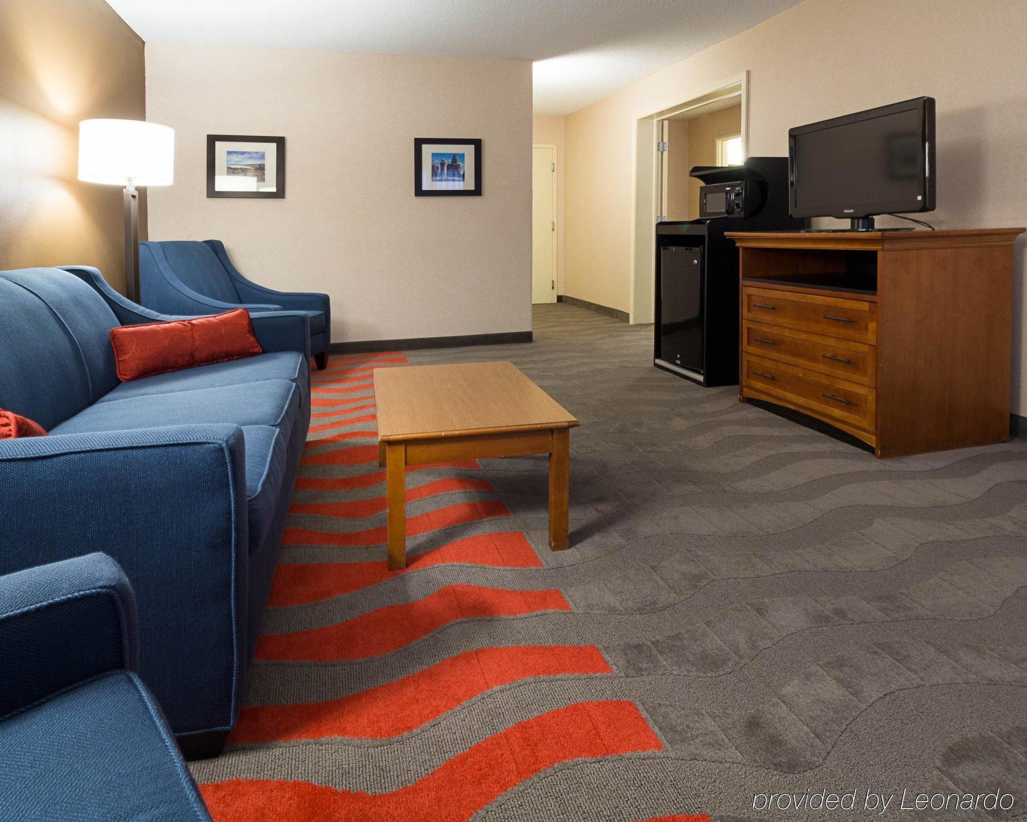 Comfort Inn & Suites Airport Сиракьюс Экстерьер фото