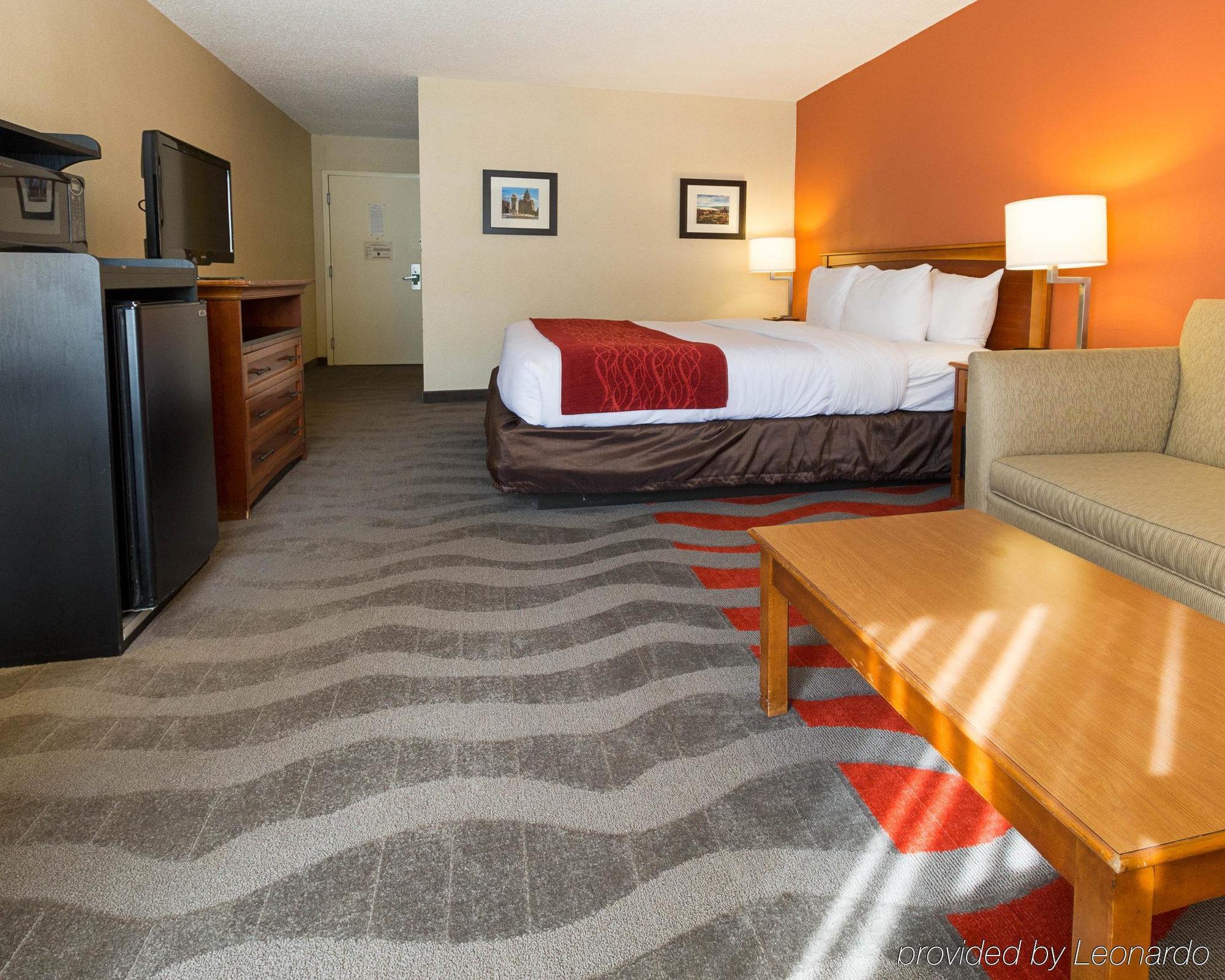 Comfort Inn & Suites Airport Сиракьюс Экстерьер фото
