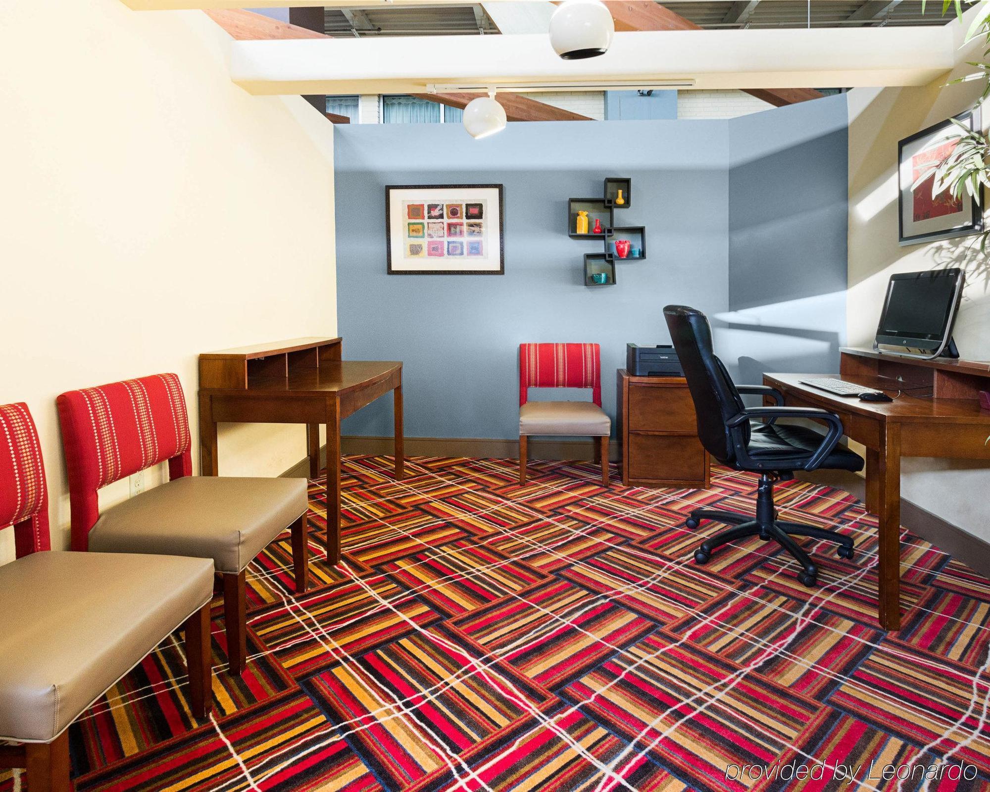 Comfort Inn & Suites Airport Сиракьюс Экстерьер фото