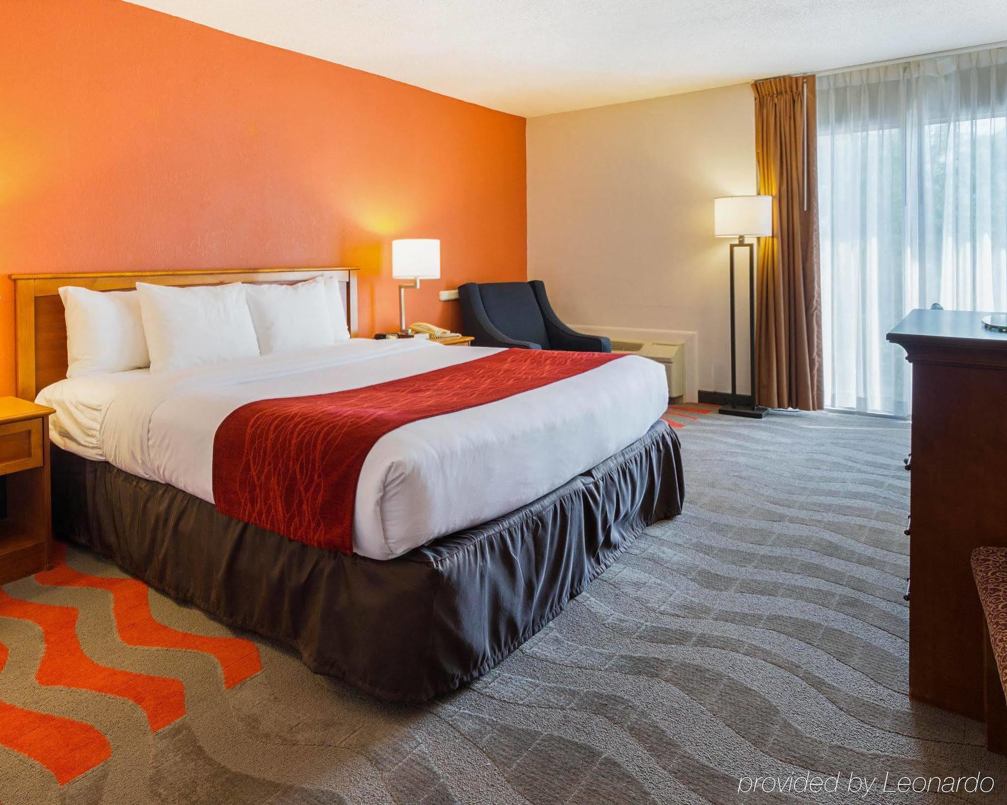 Comfort Inn & Suites Airport Сиракьюс Экстерьер фото