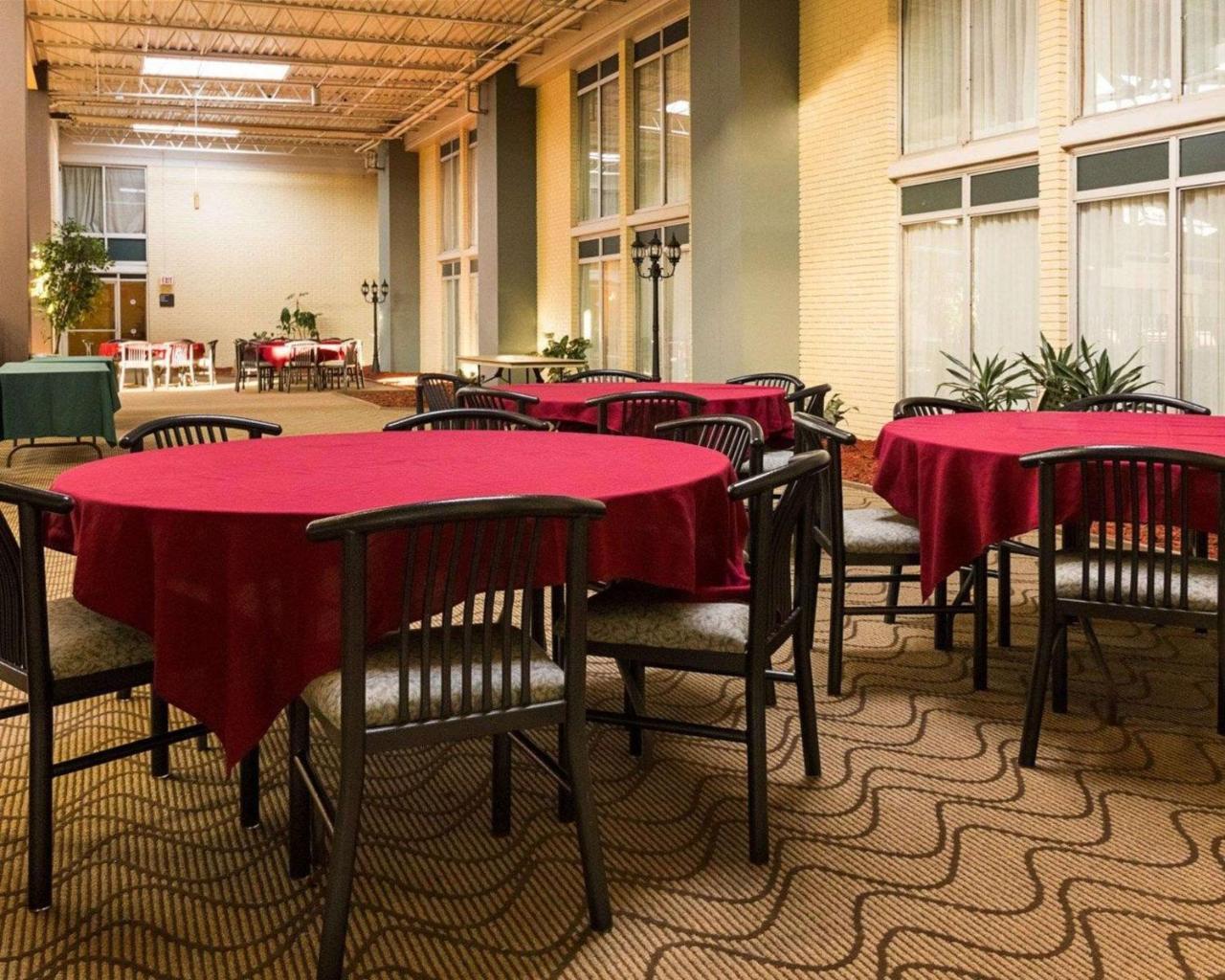 Comfort Inn & Suites Airport Сиракьюс Экстерьер фото