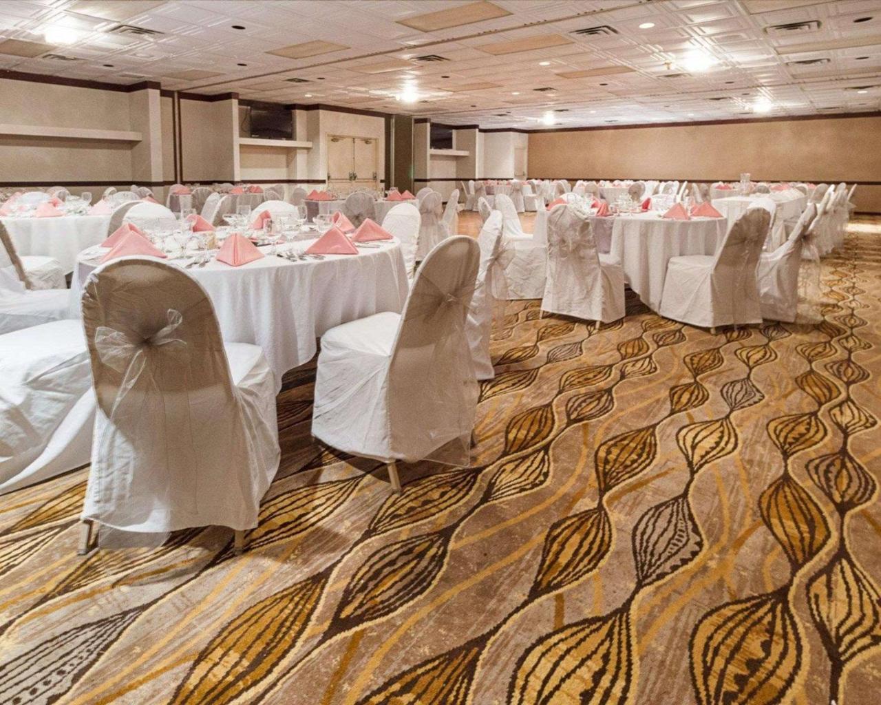 Comfort Inn & Suites Airport Сиракьюс Экстерьер фото