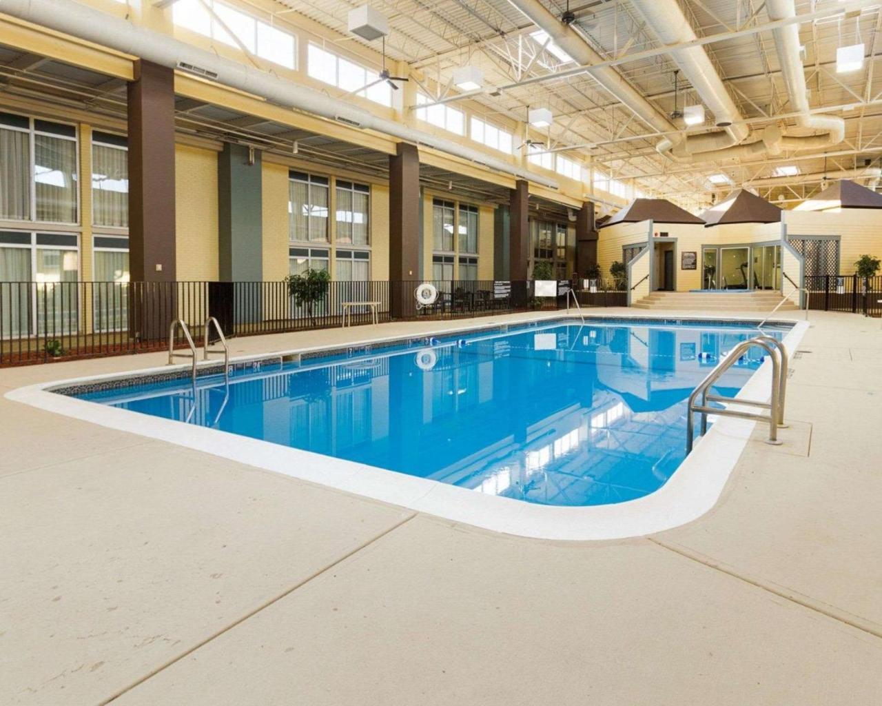 Comfort Inn & Suites Airport Сиракьюс Экстерьер фото