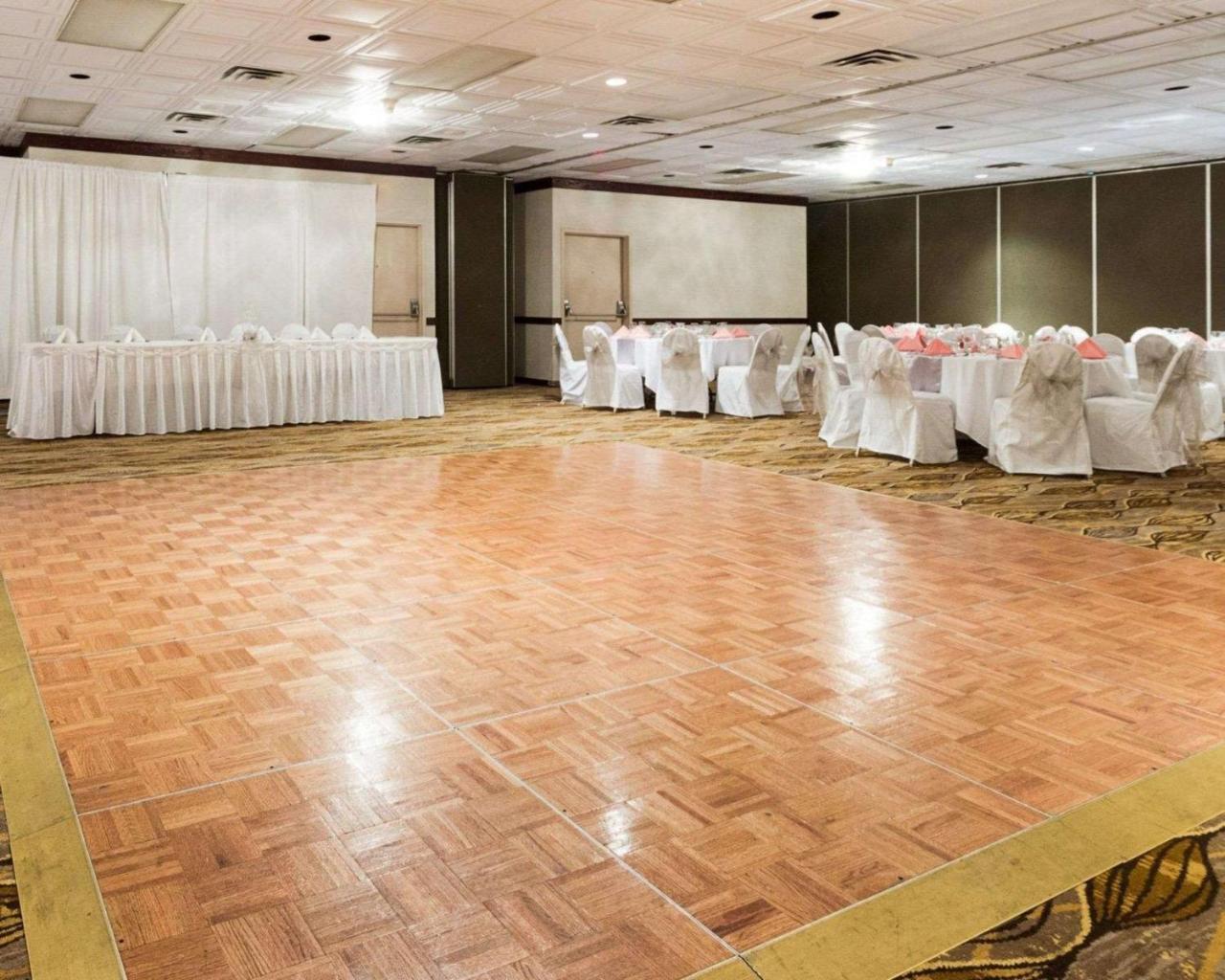 Comfort Inn & Suites Airport Сиракьюс Экстерьер фото
