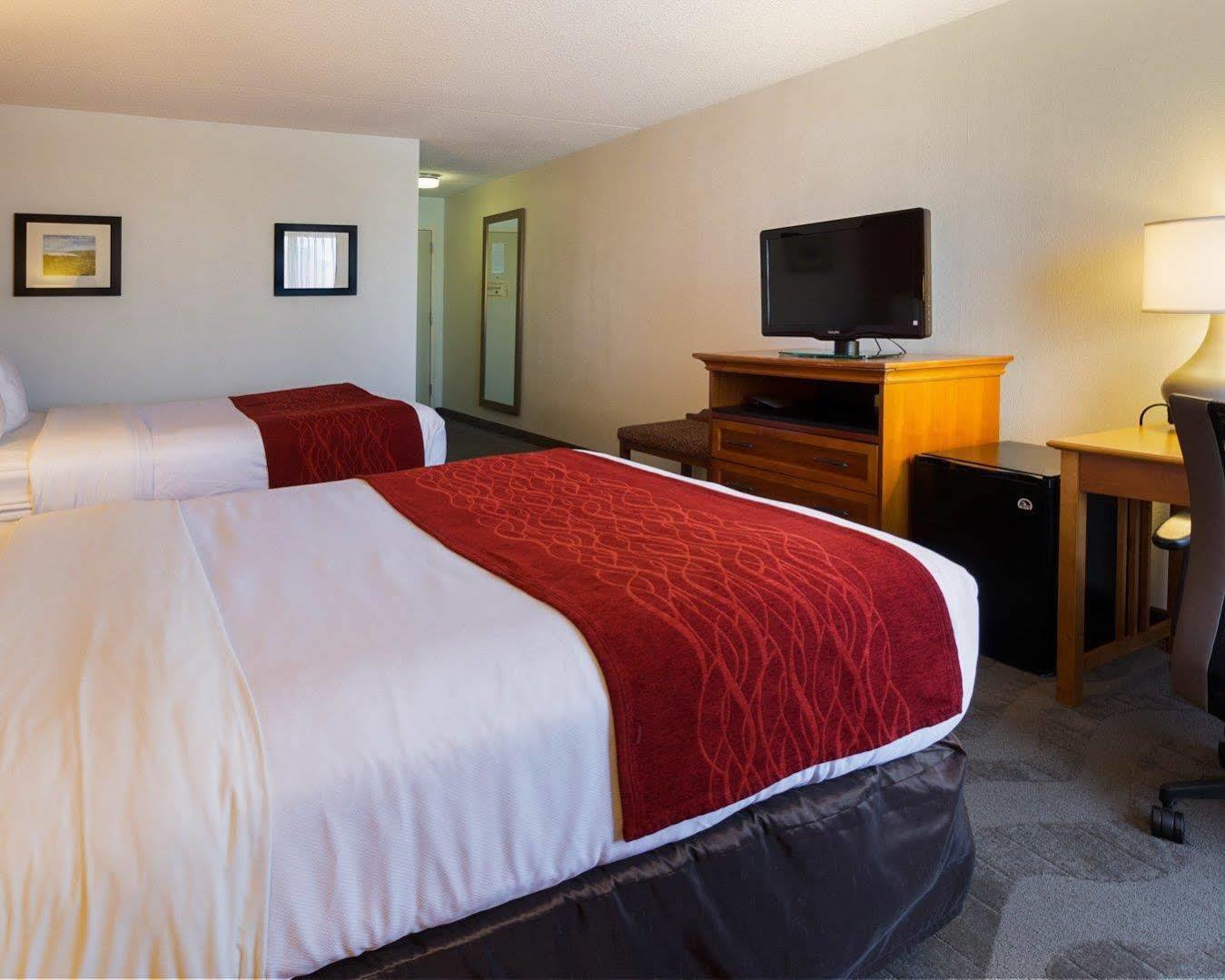 Comfort Inn & Suites Airport Сиракьюс Экстерьер фото