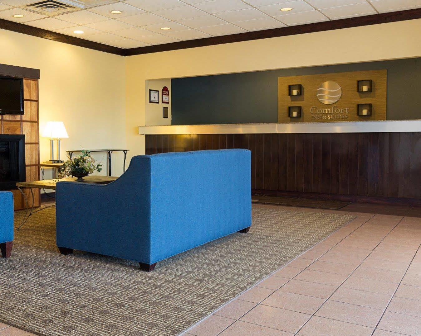 Comfort Inn & Suites Airport Сиракьюс Экстерьер фото