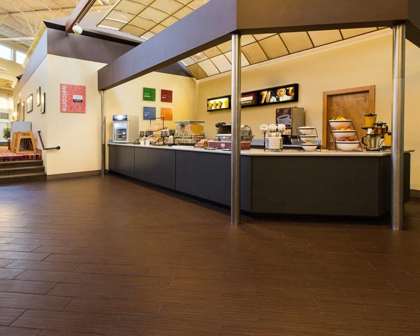 Comfort Inn & Suites Airport Сиракьюс Экстерьер фото