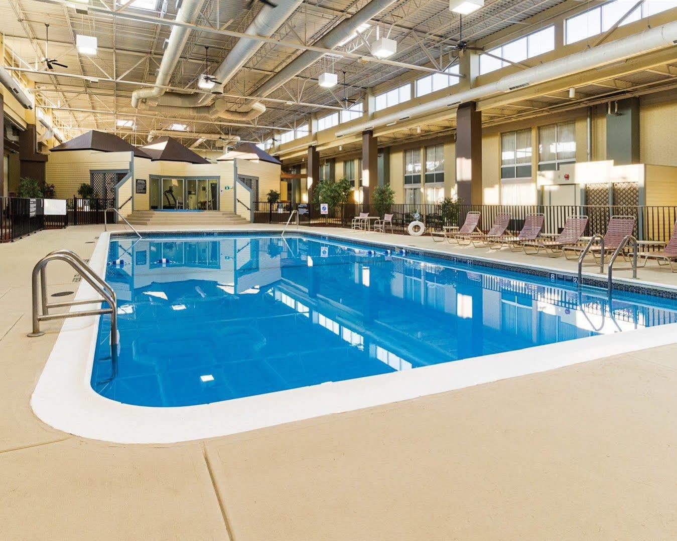 Comfort Inn & Suites Airport Сиракьюс Экстерьер фото