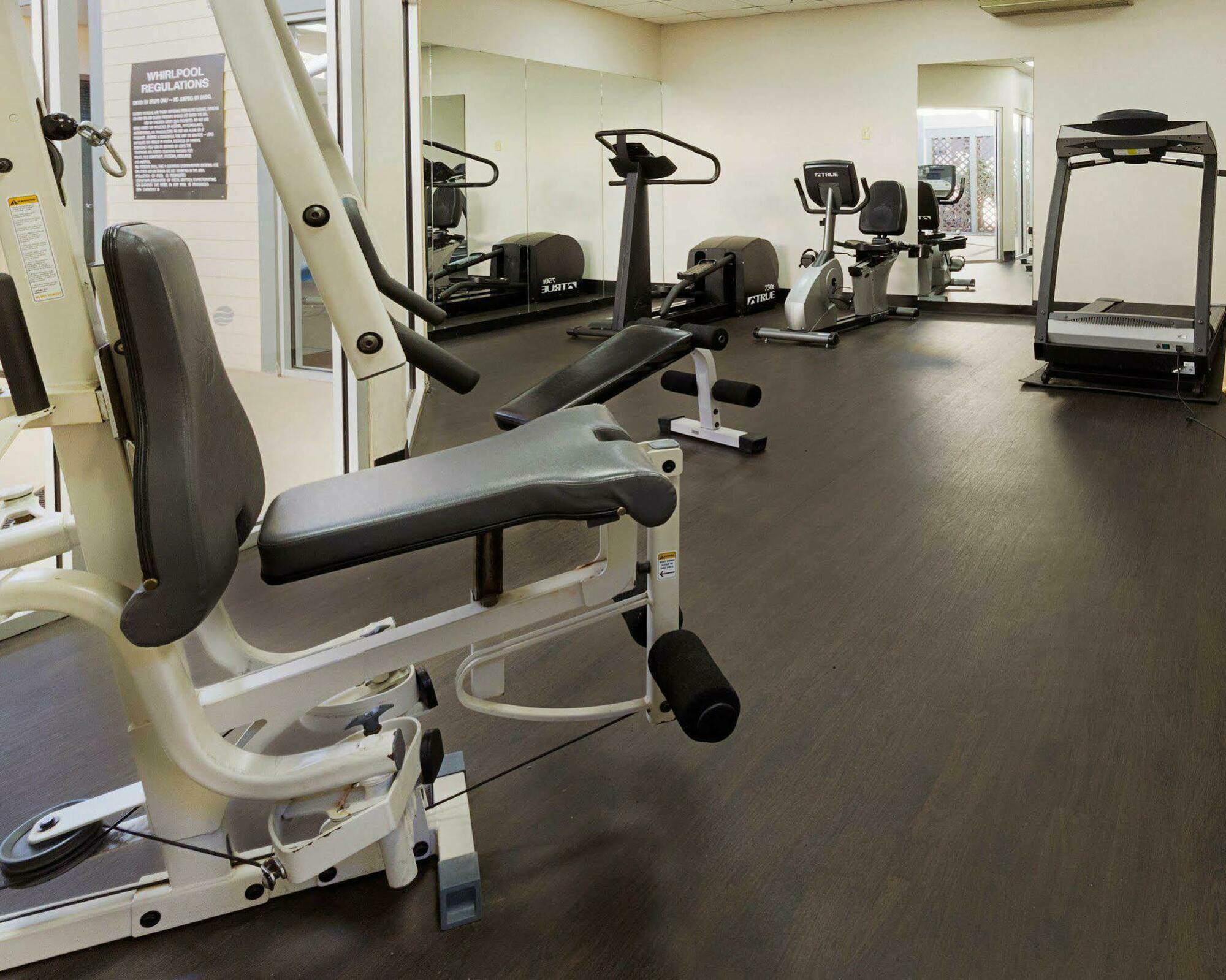 Comfort Inn & Suites Airport Сиракьюс Экстерьер фото