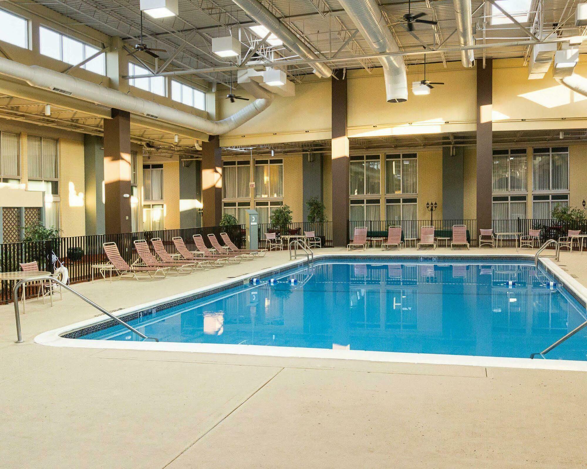 Comfort Inn & Suites Airport Сиракьюс Экстерьер фото