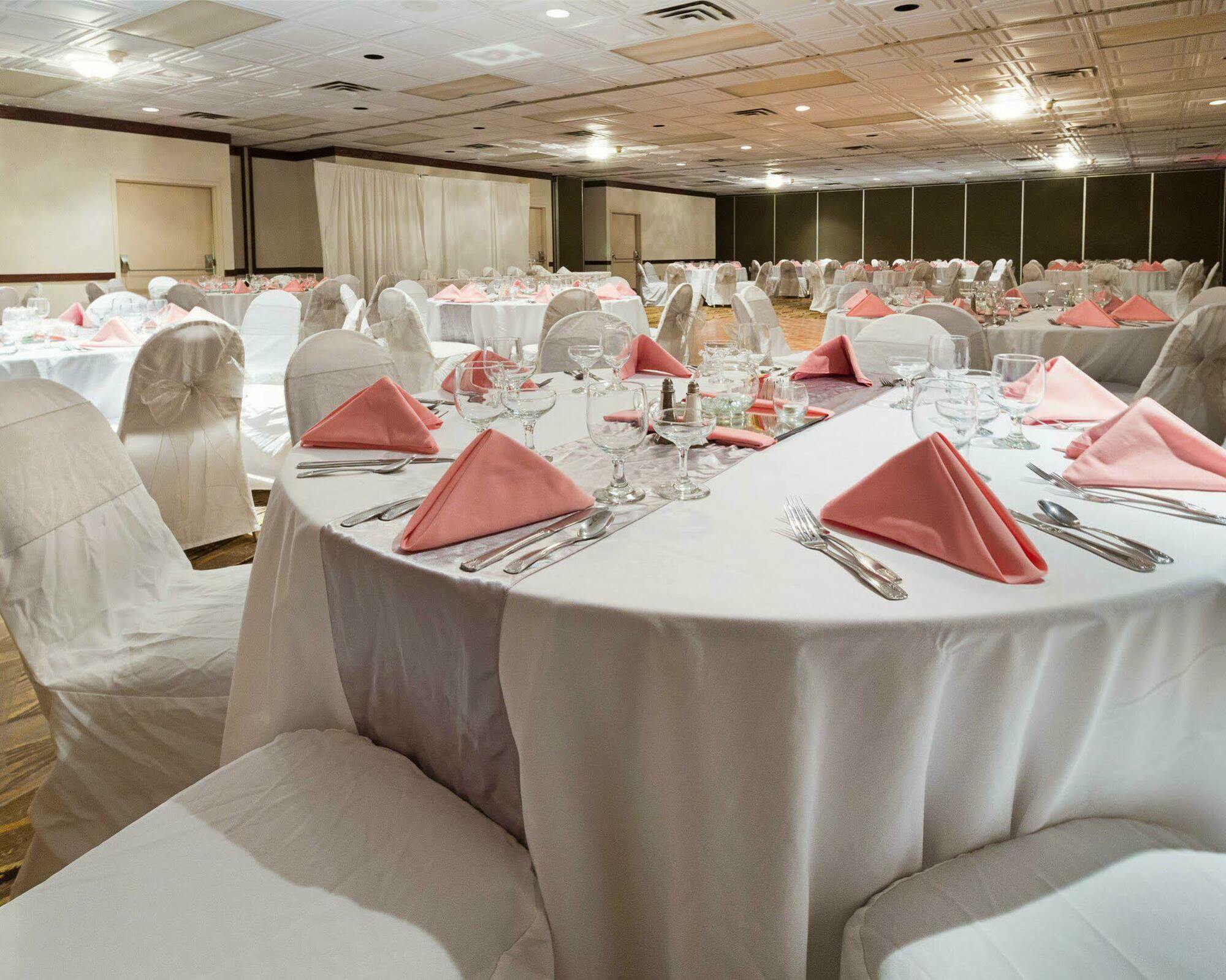 Comfort Inn & Suites Airport Сиракьюс Экстерьер фото