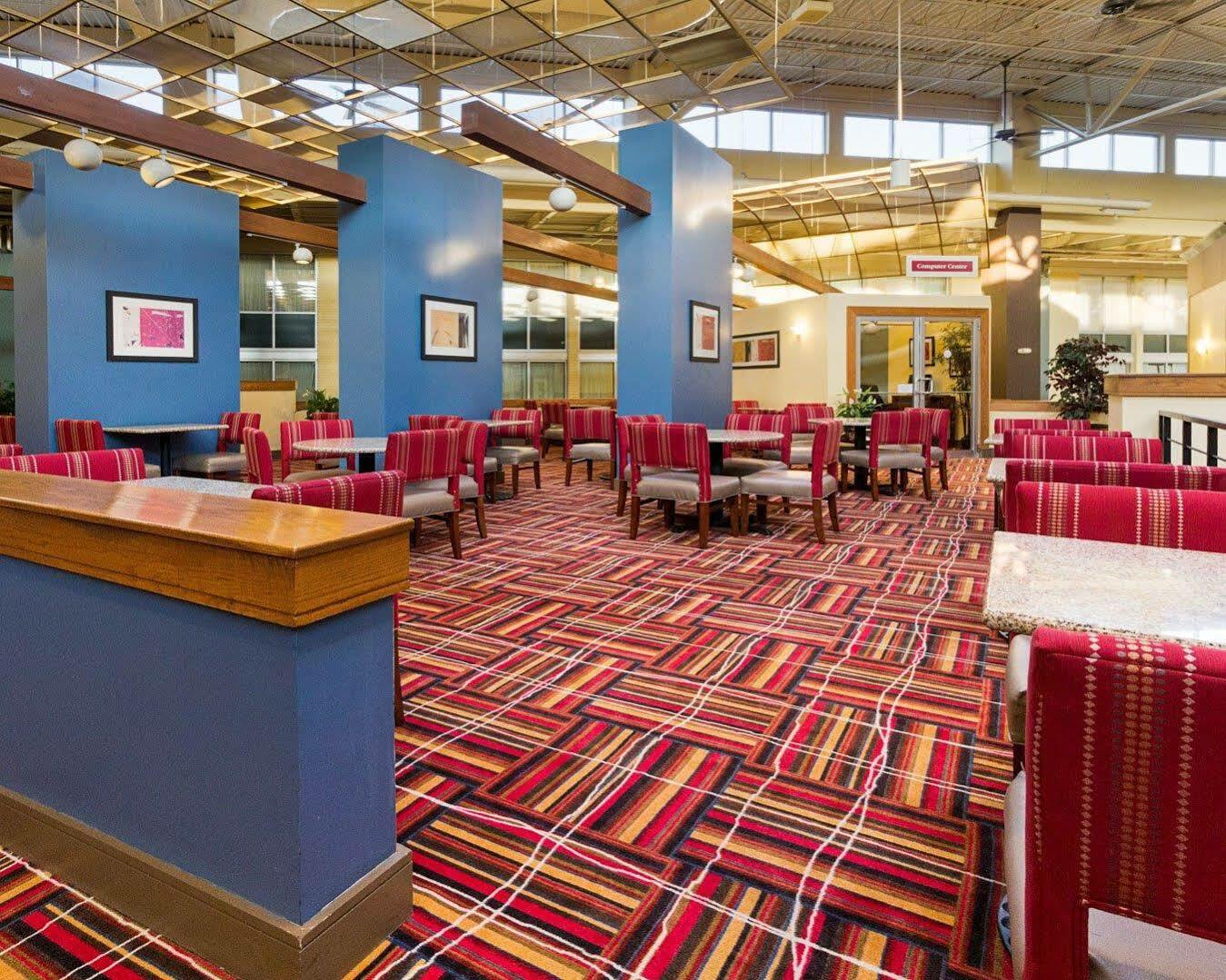 Comfort Inn & Suites Airport Сиракьюс Экстерьер фото